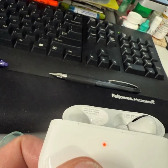 Apple air pro White Wireless Earbuds - Picture 5 of 5